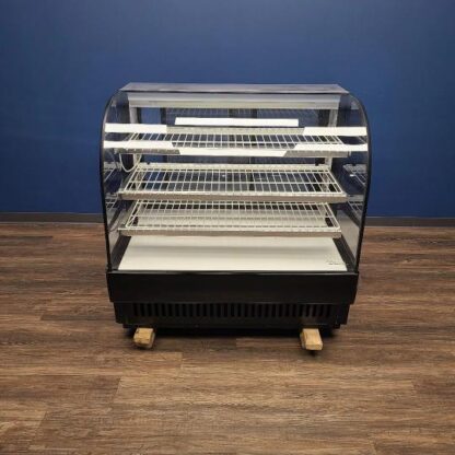 B4 Pre-Owned True TCGR-50 Refrigerated Bakery Case